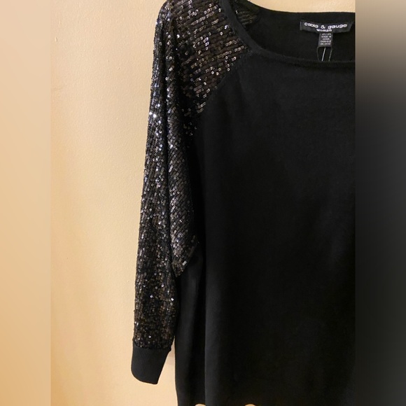 Cable & Gauge black crewneck sweater with sequences on sleeves - 2X (plus) -NWT - Picture 6 of 14